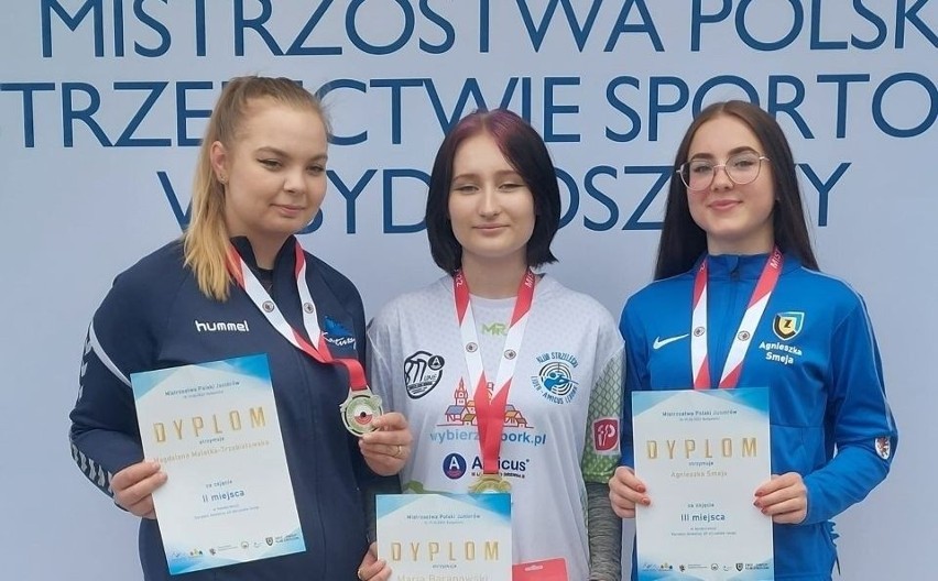 Medalistki mistrzostw Polski juniorek w konkurencji karabin...