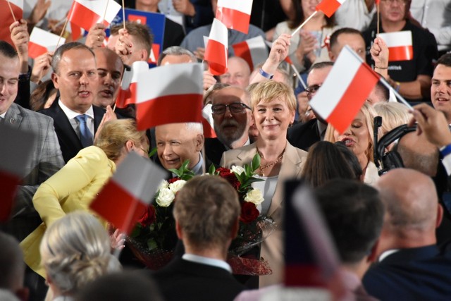 Konwencja wojewódzka PiS we Wrocławiu zebrała działaczy i sympatyków partii rządzącej z różnych miast Dolnego Śląska.