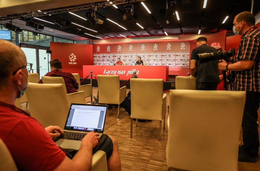 Przemysław Frankowski na konferencji prasowej na stadionie...