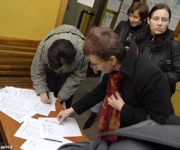 Rodzice zbierali podpisy za utrzymaniem zajęć pozalekcyjnych w słupskich szkołach