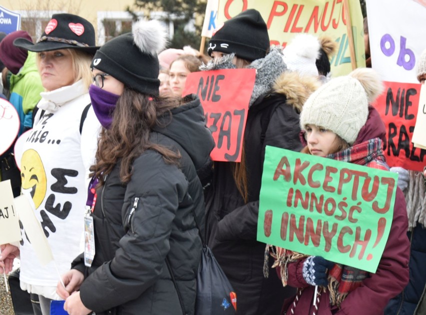 Ostrołęka. Młodzież przeciw agresji i mowie nienawiści [ZDJĘCIA, WIDEO]