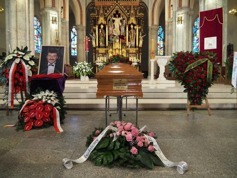 Krzysztof Krawczyk zostanie pochowany w Grotnikach. Proboszczem w tej parafii jest ojciec Bernard Briks, który pracował na Świętym Krzyżu