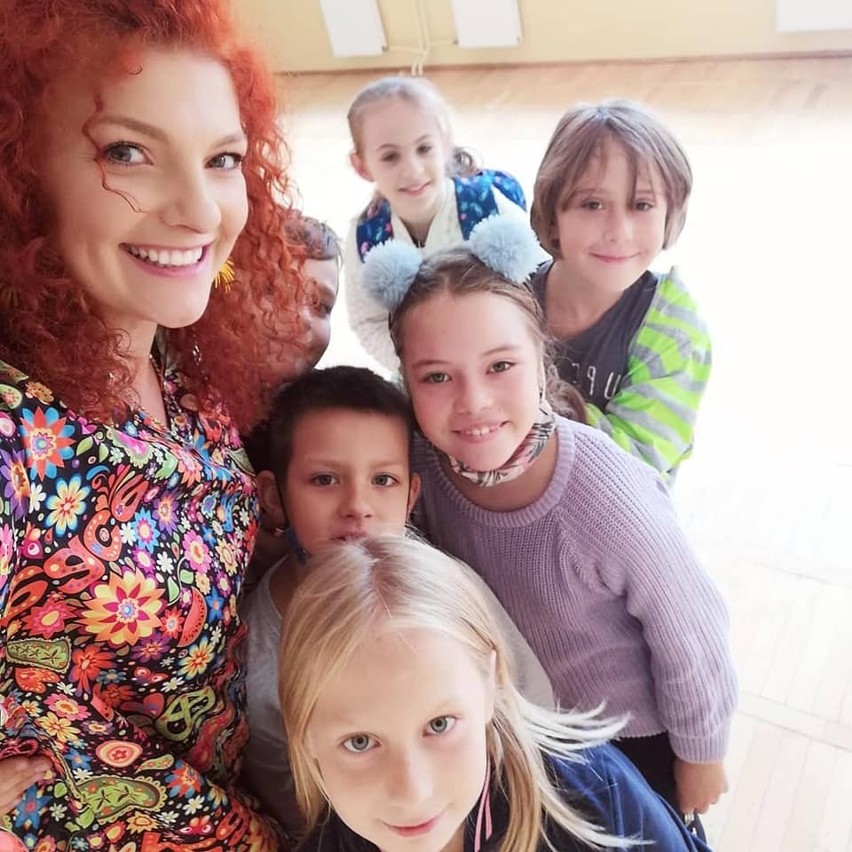 Wokalistka i aktorka, Paula Curly - Kucharska odwiedziła szkołę w Lubieni. Było sporo atrakcji. Zobaczcie zdjęcia