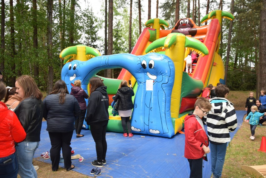 Powiatowy Dzień Rodziny w Zagrodzie Kurpiowskiej w Kadzidle. 28.05.2022. Zdjęcia