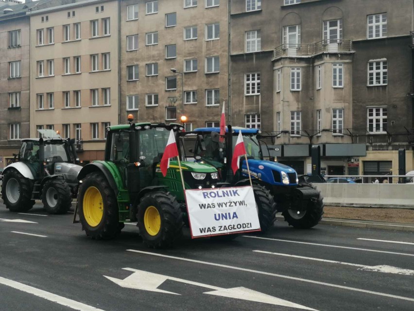 Protestujący rolnicy wjechali do Krakowa. Tu przy rondzie...