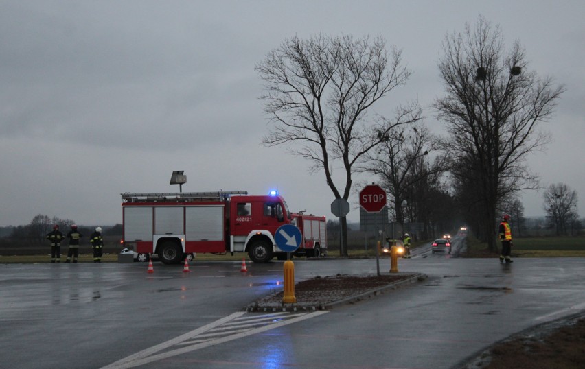 Zderzenie dwóch samochodów na obwodnicy Grodkowa.