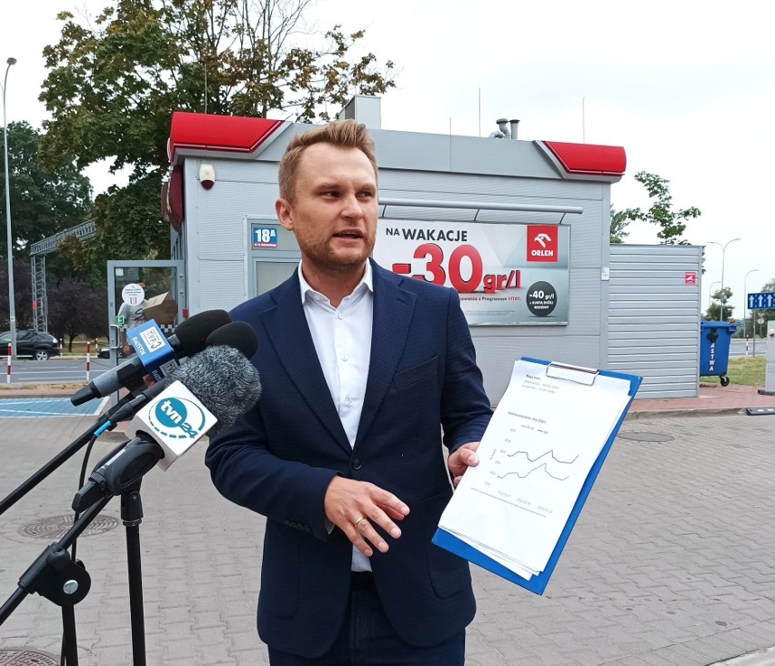 Białystok. Poseł Truskolaski chce, by PKN Orlen na stałe obniżył ceny paliw do poziomu wakacyjnej promocji, która już się kończy 