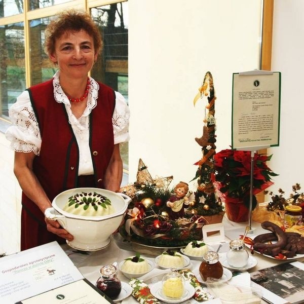 Krystyna Henzel ze swoją &#8222;ścierką&#8221;. - Jest pyszna - zachwala - ale jej przygotowanie zabiera mnóstwo czasu.