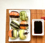 Bezproblemowe temari sushi na przystawkę. Serwuj je na imprezie. Jak prawidłowo przygotować domowe sushi? Poleca Plate By Kate