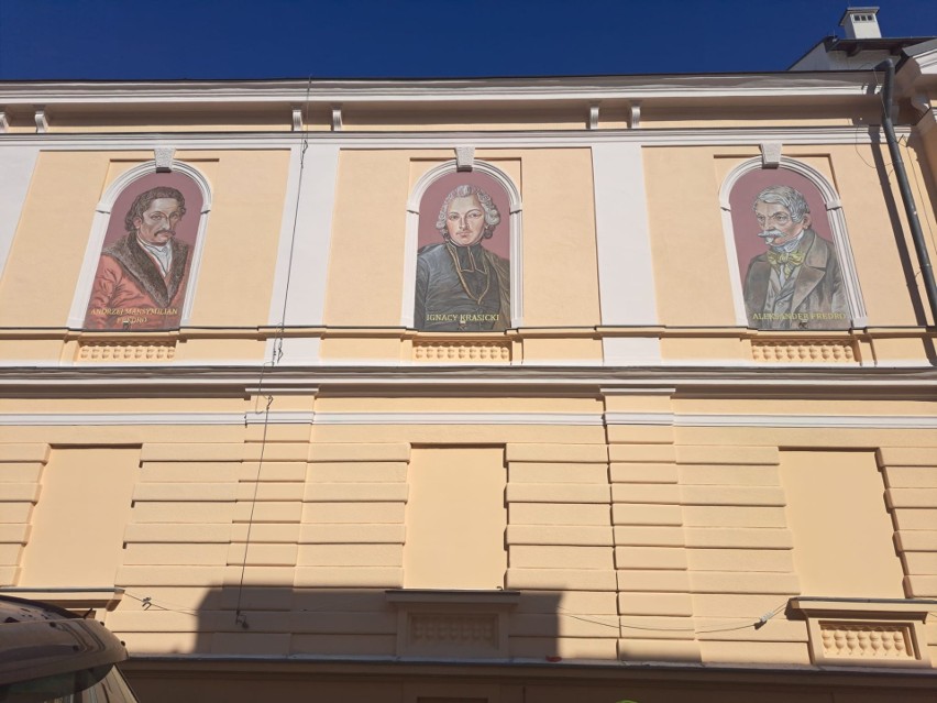 Murale na ścianie budynku Centrum Kulturalnego w Przemyślu.