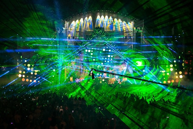 Sunrise Festival to impreza z imponującą, świetlno-laserowo-pirotechniczną oprawą