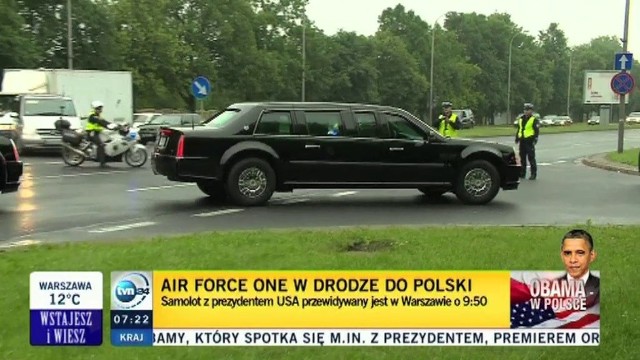 Konwój z samochodami amerykańskich służb specjalnych wjechał na lotnisko Chopina w Warszawie.