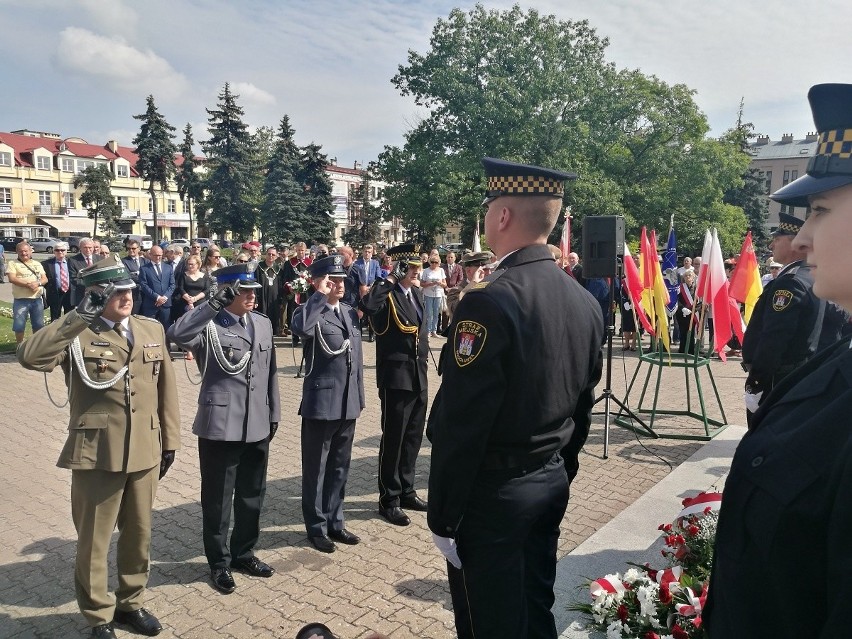Policjanci z Włocławka oddali hołd ofiarom wojny światowej