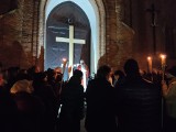 Droga krzyżowa ulicami Ostrowi. Tłumy wiernych wzięły udział w procesji 25.03.2022. Zdjęcia