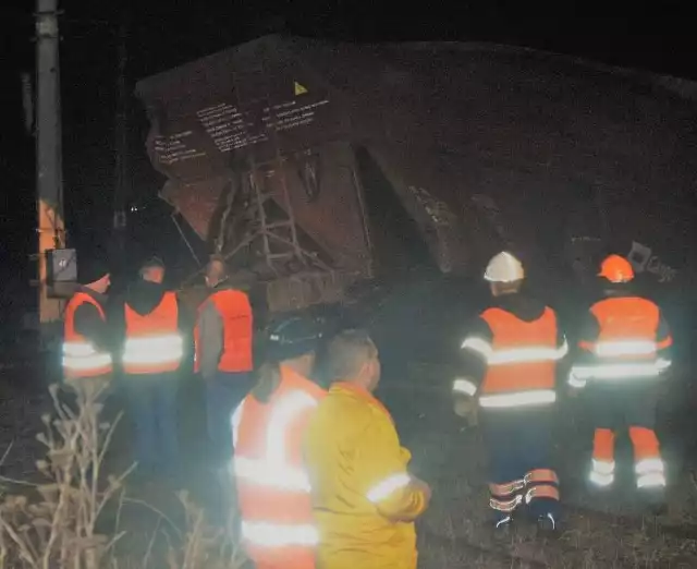 Wypadek pociągu w Raciborzu: Ruch pociągów został wstrzymany na odcinku Nędza - Racibórz, trwa naprawa torów