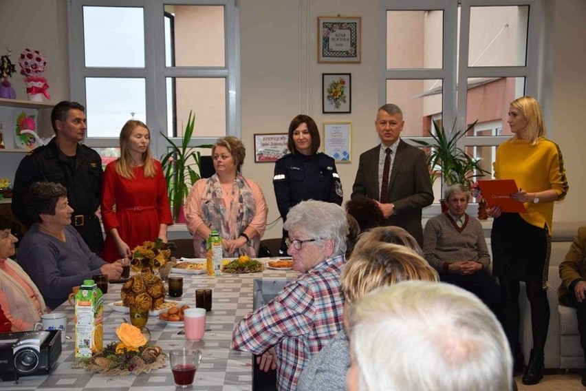 W Mircu seniorzy debatowali o bezpieczeństwie [ZDJĘCIA] 