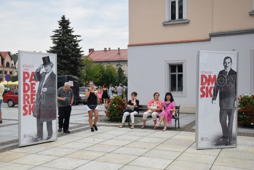 Rynek w Krzeszowicach z "Ojcami Niepodległości". Edukacja na biało-czerwonym szlaku