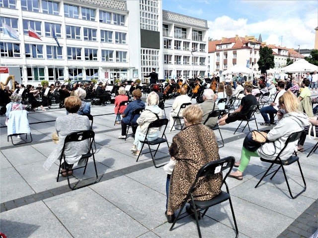 W czwartek na Rynku Staromiejskim w Koszalinie odbył się koncert kameralny.