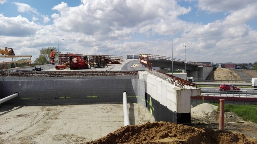 Budowa S7 w Krakowie. Most "wjeżdża" nad Wisłę