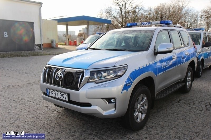Dolnośląscy policjanci otrzymali kolejne nowe pojazdy. 55...
