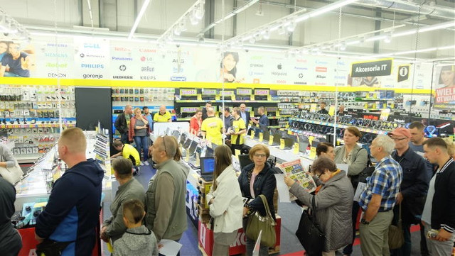 Media Expert w Białymstoku ma nowy market. Tłumy klientów czekały przed wejściem na długo przed otwarciem (zdjęcia) [18.07.2019]