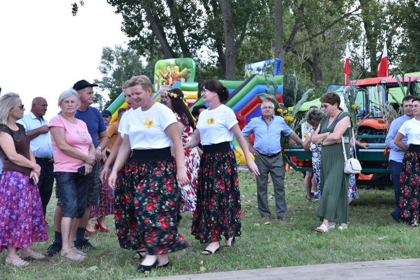 Dożynki parafialne w Biechowie w gminie Pacanów.