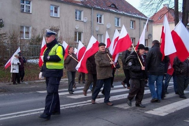 2012 rok. Mieszkańcy Niemodlina blokują drogę krajową 46 domagając się budowy obwodnicy miasta.