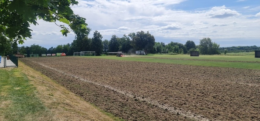 Trwa modernizacja boiska sportowego w Solcu nad Wisłą.