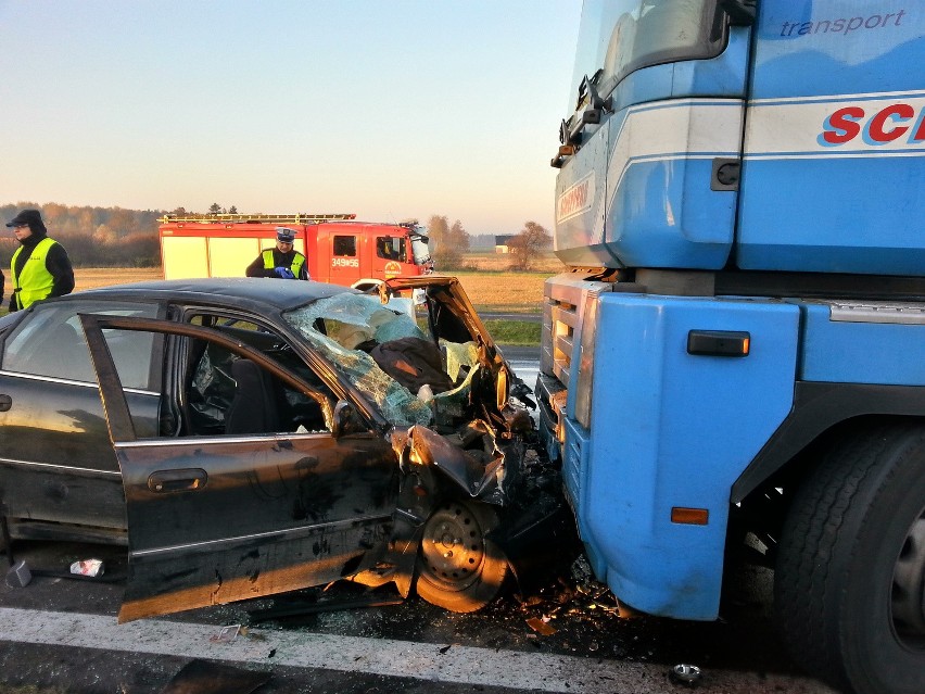 Śmiertelny wypadek pod Piotrkowem na A1. Jechali pod prąd i zderzyli się z TIR-em [ZDJĘCIA,FILM]