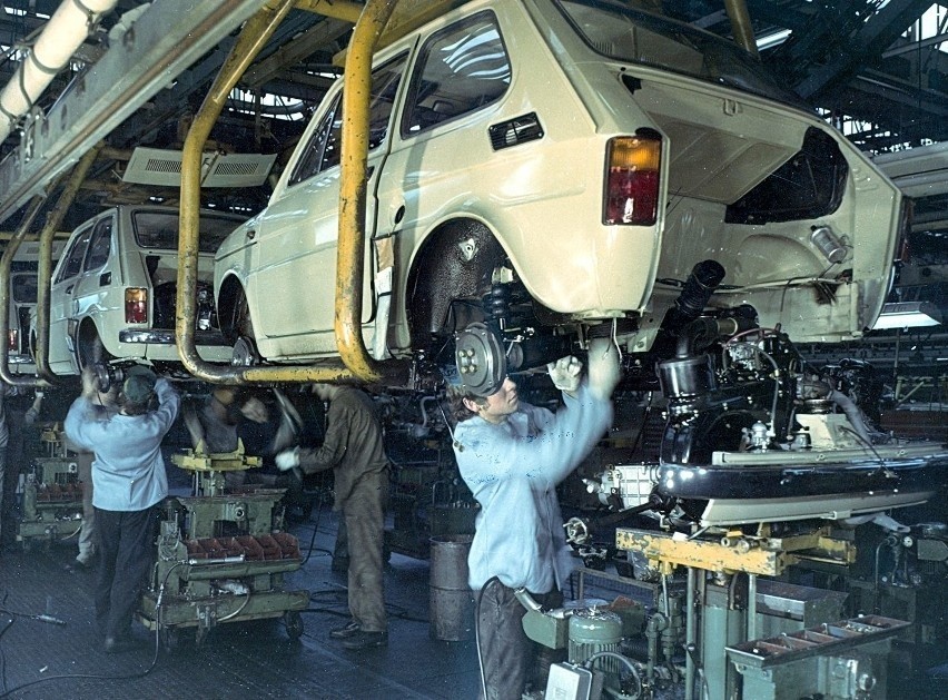 Fiat 126p narodził się 51 lat temu... ARCHIWALNE ZDJĘCIA. Kultowy „maluszek” świętuje swoje urodziny
