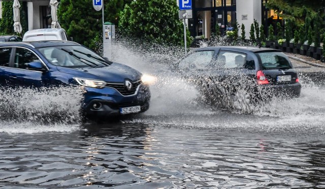 We wschodniej Polsce prognozowane są opady deszczu o natężeniu umiarkowanym, okresami silnym