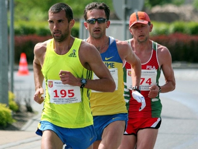 Sergii Marchuk, Sergii Okseniuk i Aleh Hutnik od pierwszych metrów narzucili niezwykle szybkie tempo biegu. Jak będzie w tym roku?