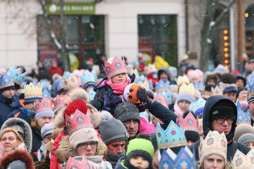 Orszak Trzech Króli w Lublinie. Tysiące osób wzięło udział w procesji (ZDJĘCIA, WIDEO)