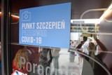 Szczepienia trzecią dawką przeciw COVID-19 w Toruniu. Gdzie i jak?