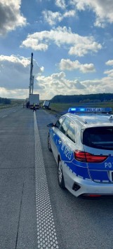 Droga S61 w rejonie miejscowości Łubiane była zablokowana. Ciężarówka wylądowała w rowie
