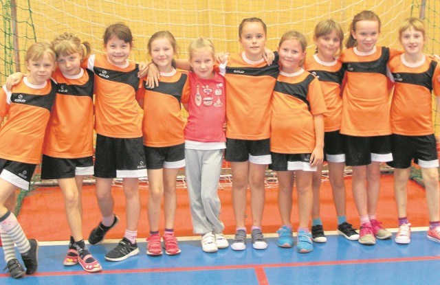 Dziewczęta z Chlewic awansowały do finału wojewódzkiego.