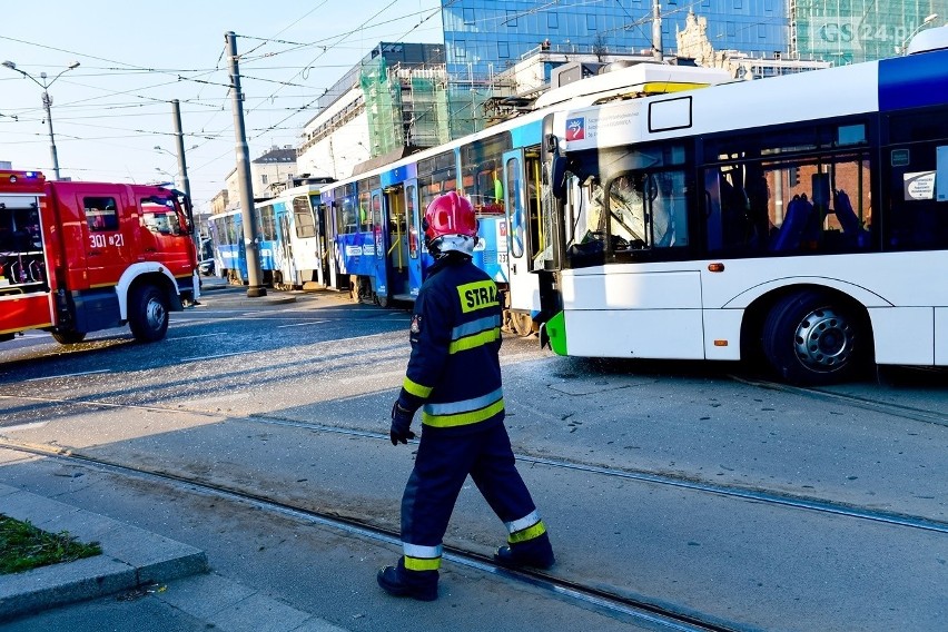 Wypadek na Bramie Portowej w Szczecinie. Motornicza oskarżona o spowodowanie katastrofy staje przed sądem. Jest termin rozprawy