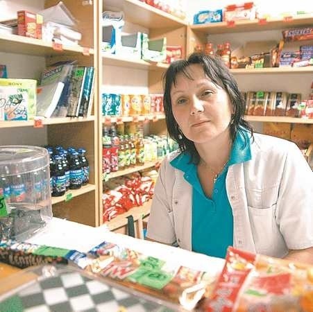 Urszula Adamczewska prowadzi szkolny sklepik w Iłowej już od siedmiu lat. - To młodzież powinna decydować o tym, co chcą zjeść - mówi.