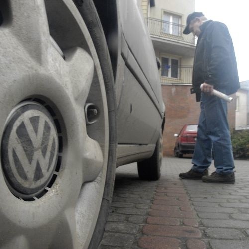 Brudny samochód, który pokonał trasę Jezierzyce - Siemianice.