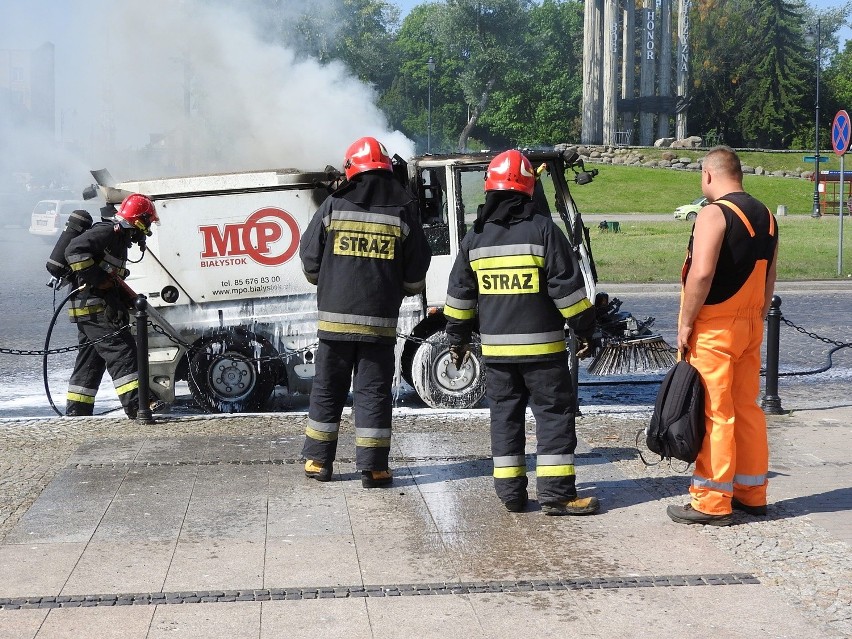 - Gdy wyjeżdżałem z ulicy Suraskiej poczułem swąd spalenizny...