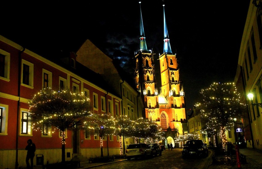 Nowa dekoracja świąteczna we Wrocławiu. Ładna? [ZDJĘCIA]