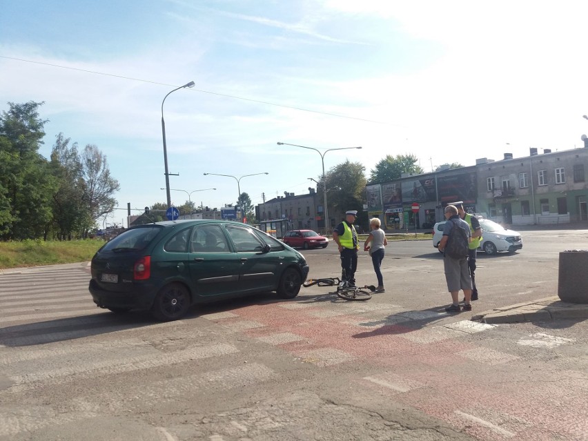 Kobieta potrąciła rowerzystę jadącego przejazdem rowerowym przez ul. Rzgowską [zdjęcia]