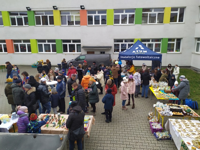 Łódzka szkoła zebrała ponad 50 tysięcy złotych na pomoc dla Ukrainy 
