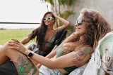 Symbole przyjaźni na skórze: pomysły na tatuaże dla dziewczyn