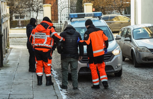 Widok bezdomnych na ulicach dużych miast nie należy do rzadkości, niestety