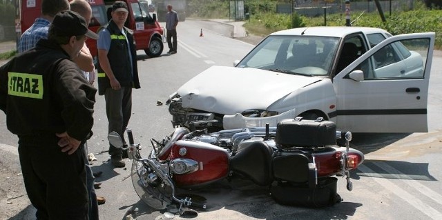 Według wstępnych ustaleń policjantów, do wypadku przyczynił się kierujący samochodem.