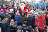 Mikołajki w powiecie pińczowskim. Dzieci spotkały Świętego Mikołaja i dostały prezenty [ZDJĘCIA]