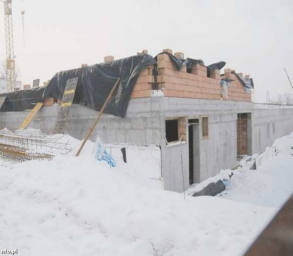 Budowę basenu w Kietrzu w lutym przerwała ostra zima.