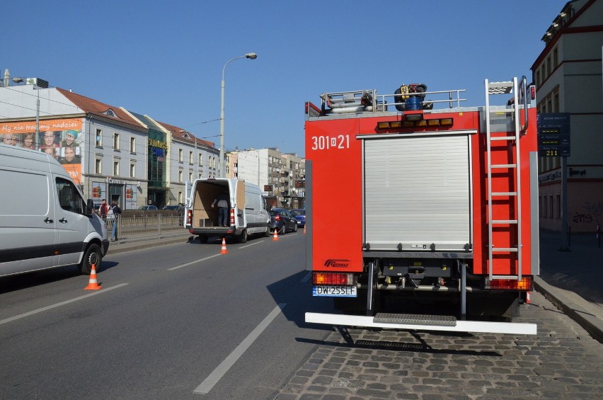 Wrocław: Zderzenie trzech aut na Kazimierza Wielkiego [ZDJĘCIA]