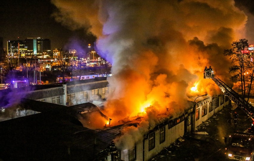 Pożar magazynu przy ul. Abrahama w Gdańsku